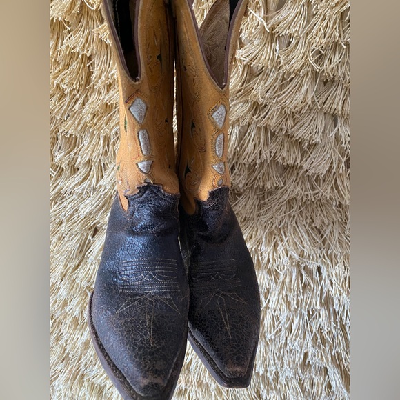 Beautiful Vintage Women’s Justin Cowboy Boots - Picture 4 of 13
